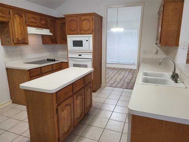 429 Oakhurst Drive, Murphy, TX 75094