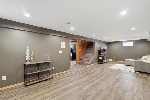 2258 W 105th Street, Bloomington, MN 55431