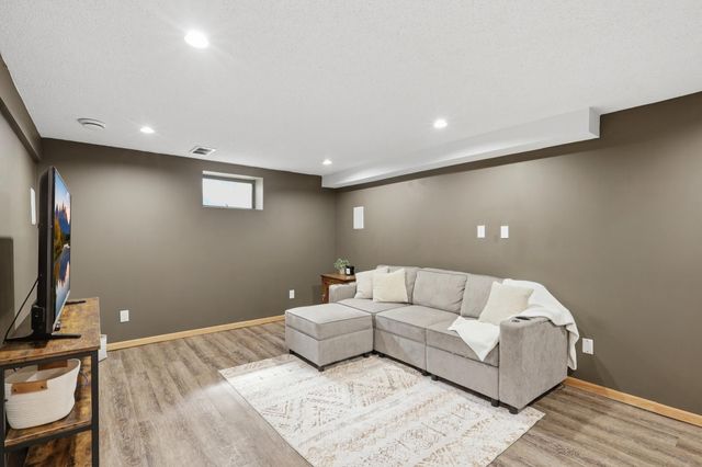 2258 W 105th Street, Bloomington, MN 55431