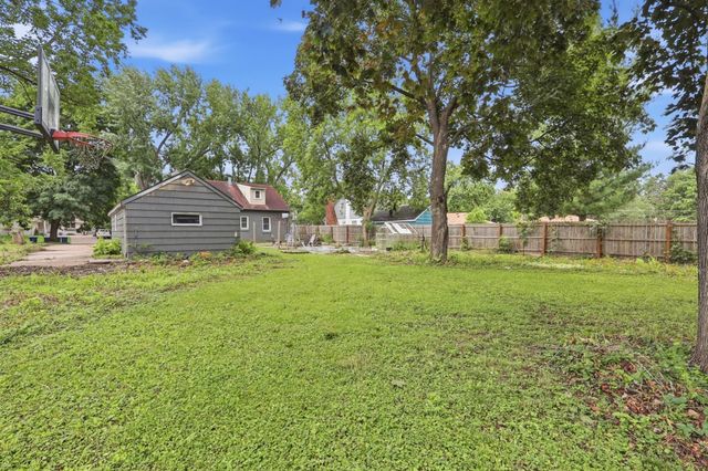 2258 W 105th Street, Bloomington, MN 55431