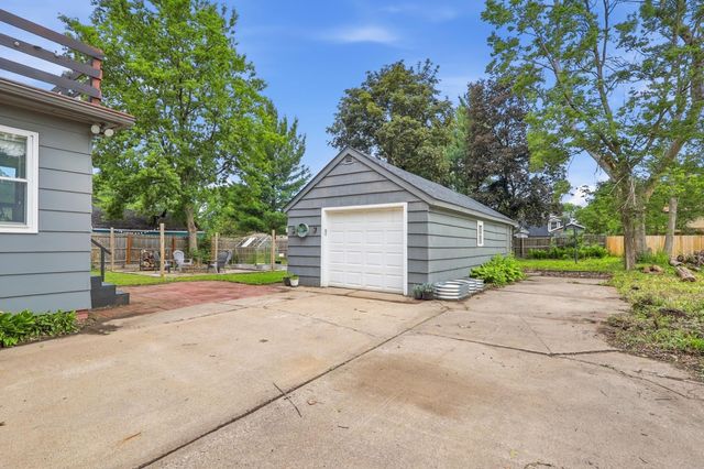 2258 W 105th Street, Bloomington, MN 55431