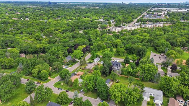 2258 W 105th Street, Bloomington, MN 55431