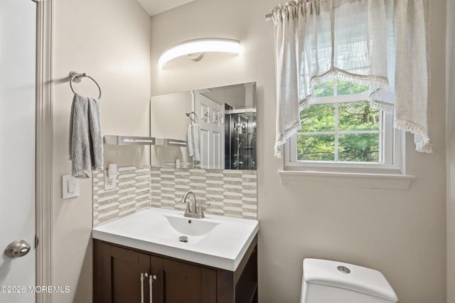 53 Horseshoe Court, Tinton Falls, NJ 07753
