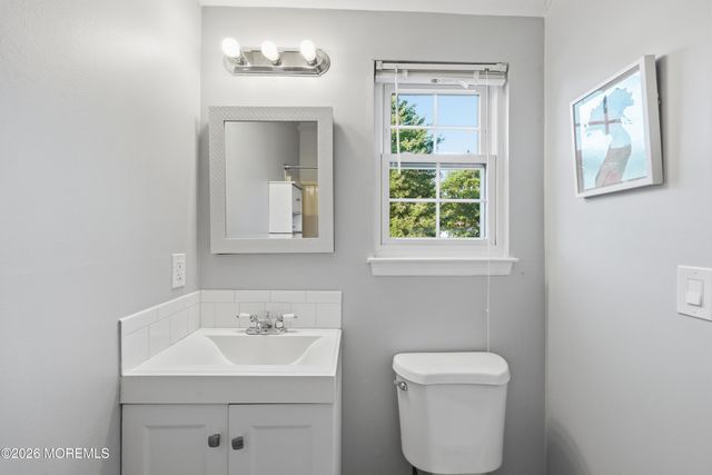 53 Horseshoe Court, Tinton Falls, NJ 07753