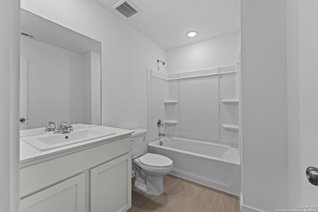 100 Ellendale Place, Fredericksburg, TX 78624