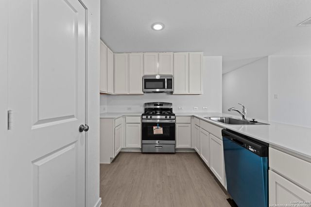 100 Ellendale Place, Fredericksburg, TX 78624