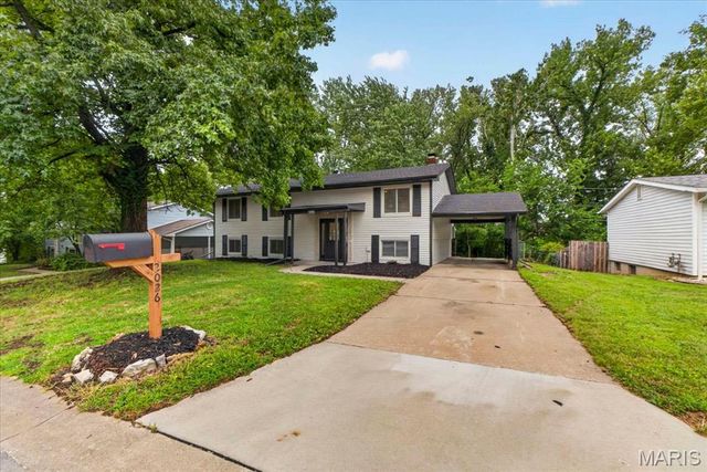 2026 Dawson Drive, St Charles, MO 63301