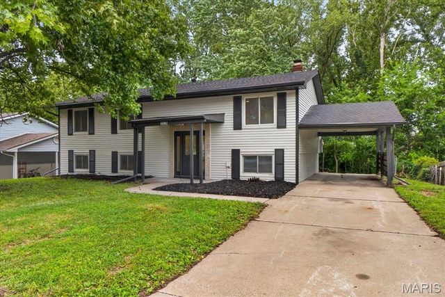 2026 Dawson Drive, St Charles, MO 63301