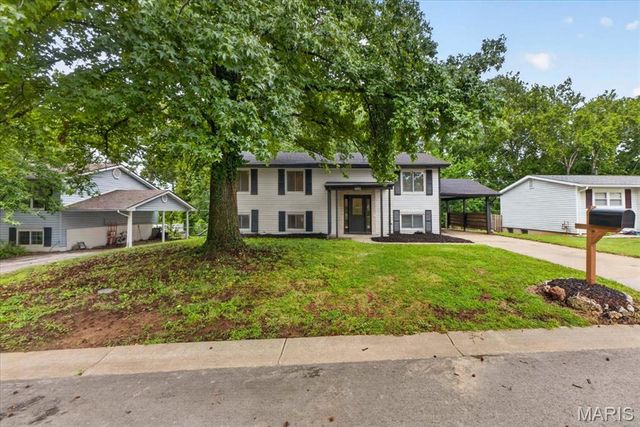 2026 Dawson Drive, St Charles, MO 63301