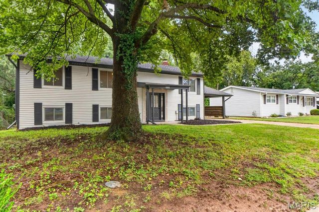 2026 Dawson Drive, St Charles, MO 63301