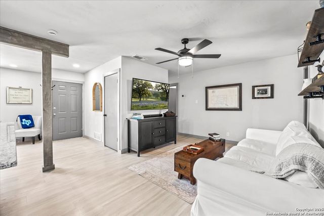519 Willow Dr, Converse, TX 78109
