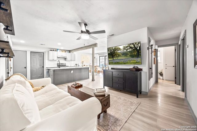 519 Willow Dr, Converse, TX 78109