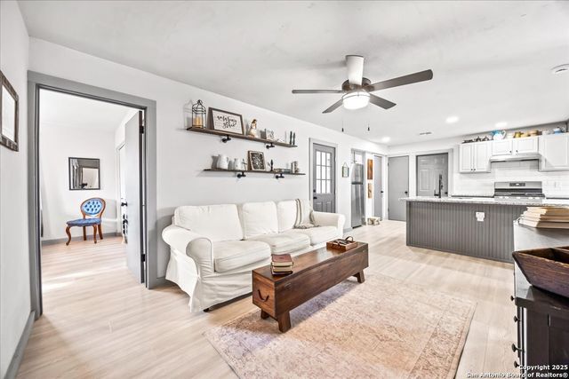 519 Willow Dr, Converse, TX 78109