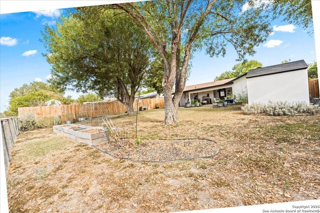 519 Willow Dr, Converse, TX 78109