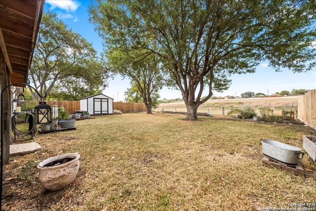 519 Willow Dr, Converse, TX 78109