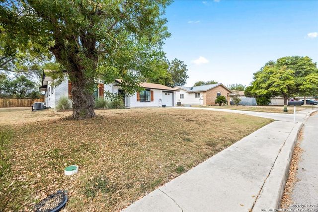 519 Willow Dr, Converse, TX 78109