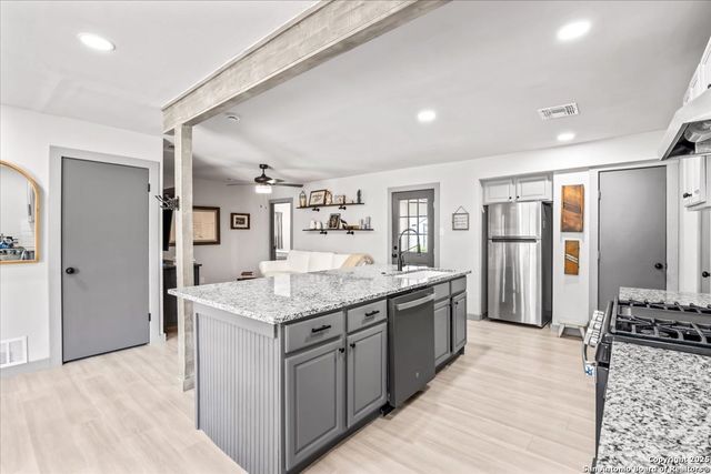 519 Willow Dr, Converse, TX 78109