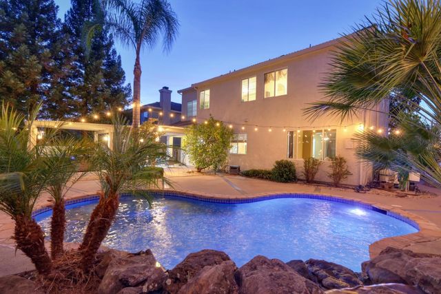 10216 Sorenstam Dr, Sacramento, CA 95829