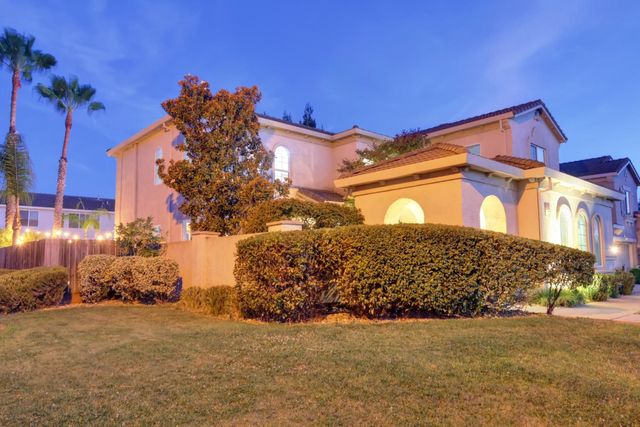 10216 Sorenstam Dr, Sacramento, CA 95829