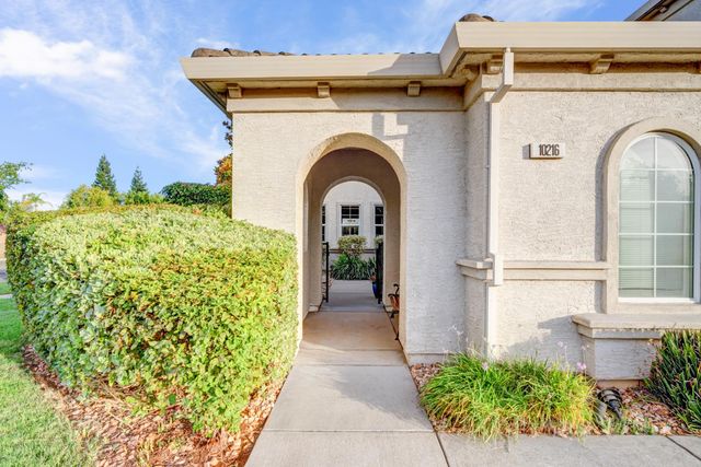 10216 Sorenstam Dr, Sacramento, CA 95829