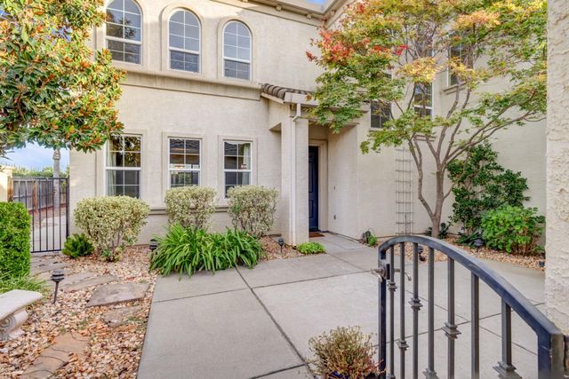 10216 Sorenstam Dr, Sacramento, CA 95829