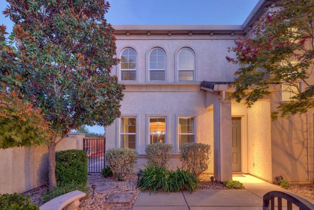 10216 Sorenstam Dr, Sacramento, CA 95829