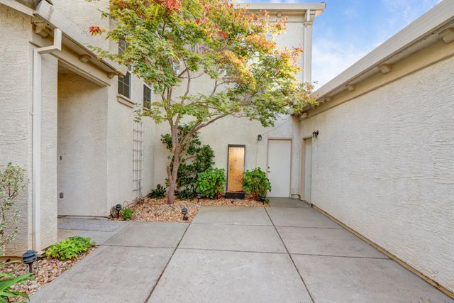 10216 Sorenstam Dr, Sacramento, CA 95829
