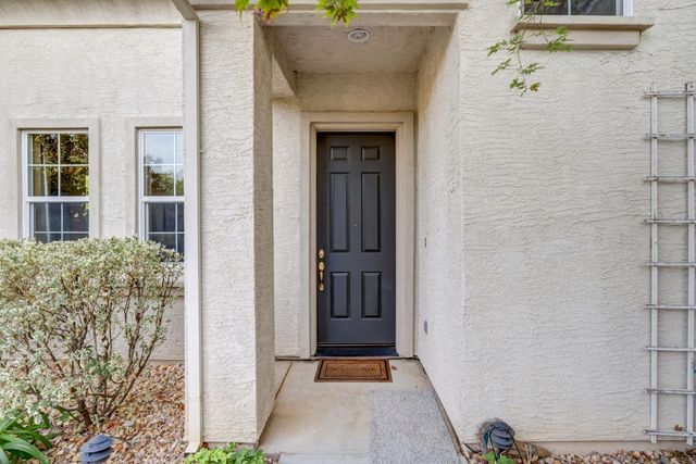 10216 Sorenstam Dr, Sacramento, CA 95829