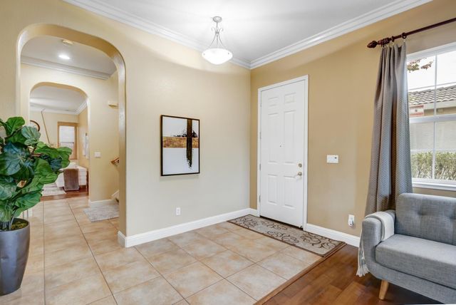 10216 Sorenstam Dr, Sacramento, CA 95829
