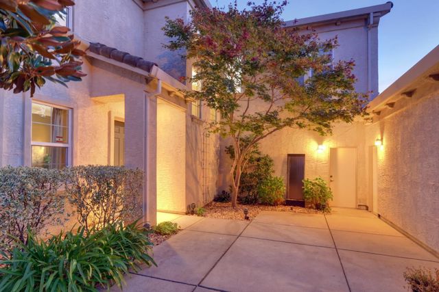 10216 Sorenstam Dr, Sacramento, CA 95829