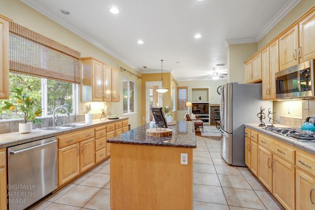 10216 Sorenstam Dr, Sacramento, CA 95829