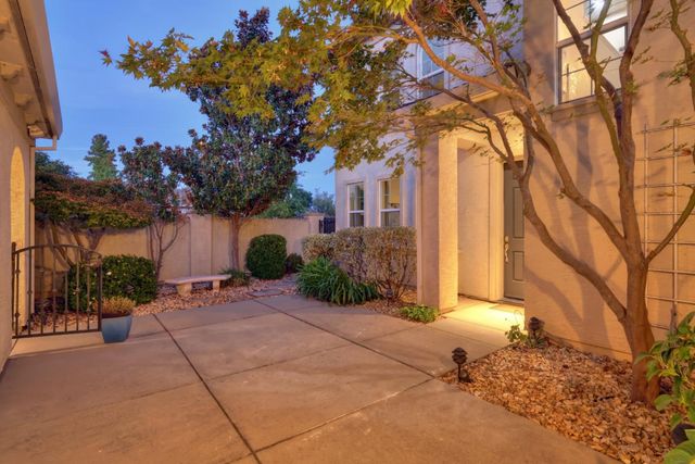 10216 Sorenstam Dr, Sacramento, CA 95829