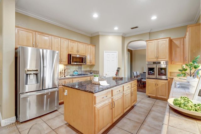 10216 Sorenstam Dr, Sacramento, CA 95829