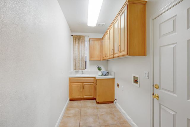 10216 Sorenstam Dr, Sacramento, CA 95829
