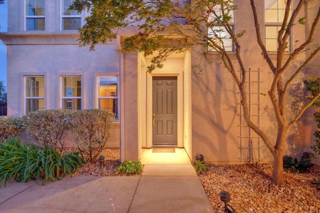10216 Sorenstam Dr, Sacramento, CA 95829