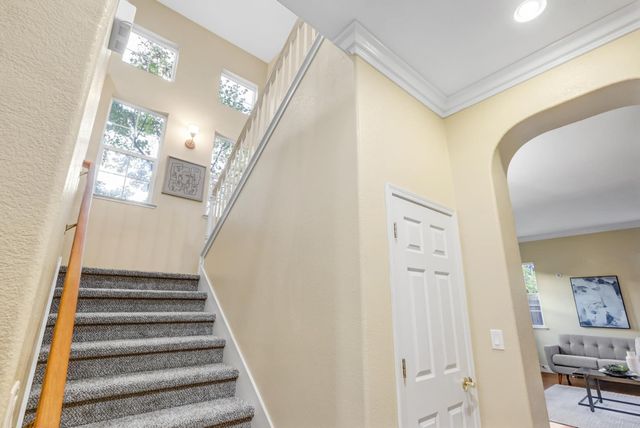 10216 Sorenstam Dr, Sacramento, CA 95829