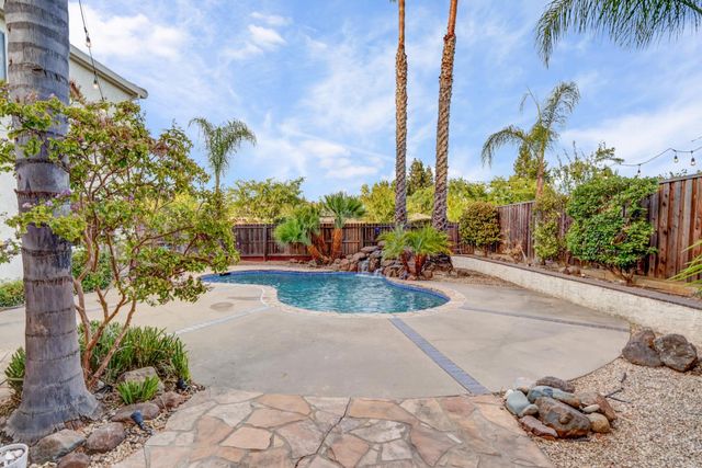 10216 Sorenstam Dr, Sacramento, CA 95829