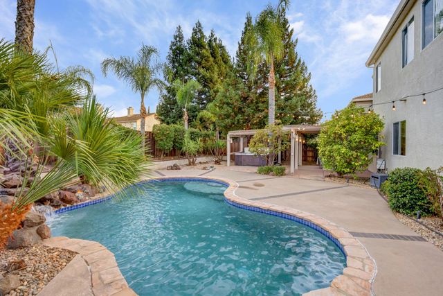 10216 Sorenstam Dr, Sacramento, CA 95829