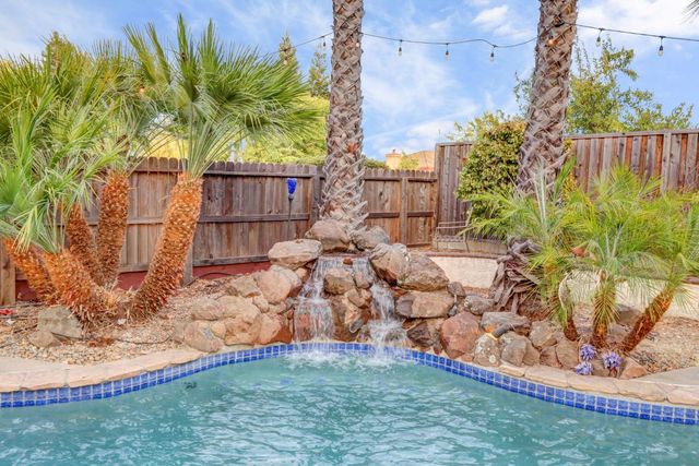 10216 Sorenstam Dr, Sacramento, CA 95829