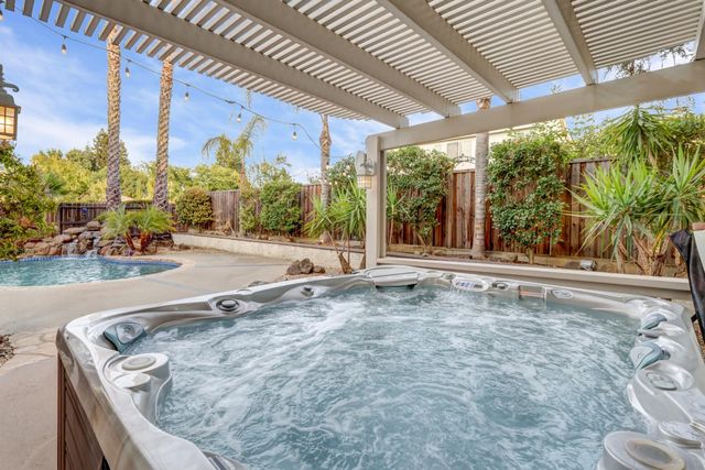 10216 Sorenstam Dr, Sacramento, CA 95829