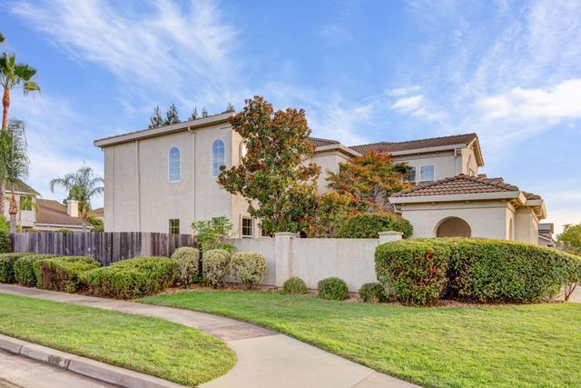 10216 Sorenstam Dr, Sacramento, CA 95829
