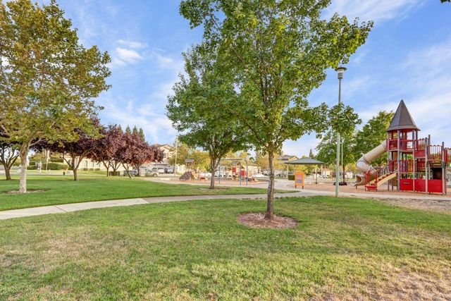 10216 Sorenstam Dr, Sacramento, CA 95829
