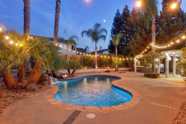 10216 Sorenstam Dr, Sacramento, CA 95829