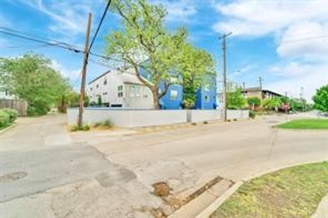 2202 N Peak Street, Dallas, TX 75204