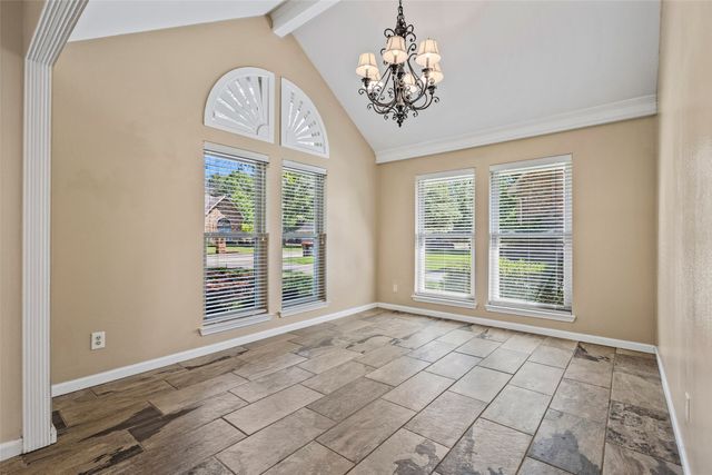 2830 Oak Creek Drive, Paris, TX 75462