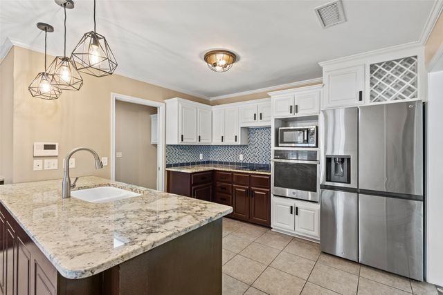 2830 Oak Creek Drive, Paris, TX 75462