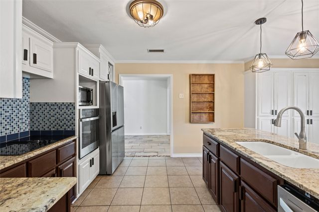 2830 Oak Creek Drive, Paris, TX 75462