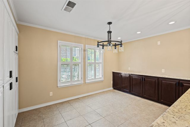 2830 Oak Creek Drive, Paris, TX 75462