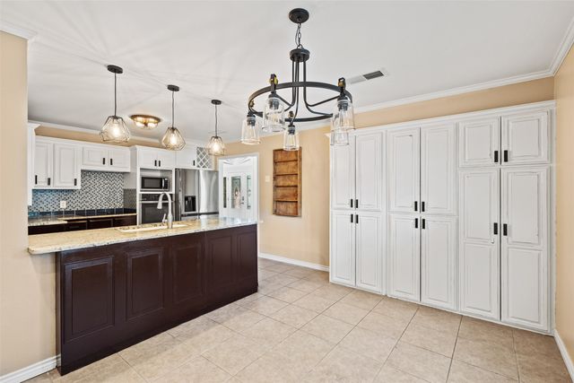 2830 Oak Creek Drive, Paris, TX 75462