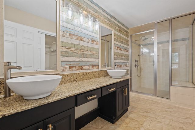 2830 Oak Creek Drive, Paris, TX 75462